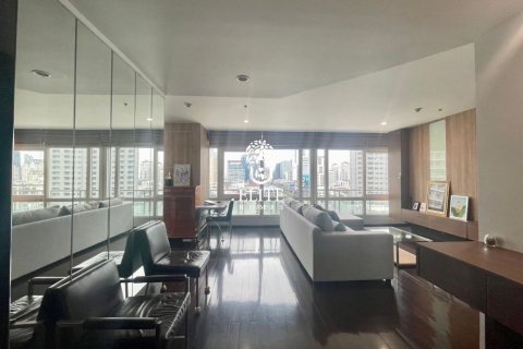 Condo in Watthana, Bangkok, Thailand, 2 bedrooms  № 133670 - photo 16