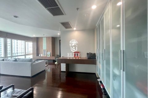 Condo in Watthana, Bangkok, Thailand, 2 bedrooms  № 133670 - photo 7