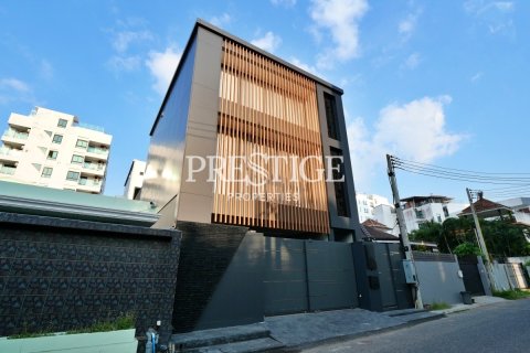 House in Pattaya, Thailand 5 bedrooms № 198310