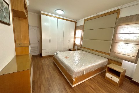 House in Hang Dong, Thailand 3 bedrooms № 154641 - photo 12