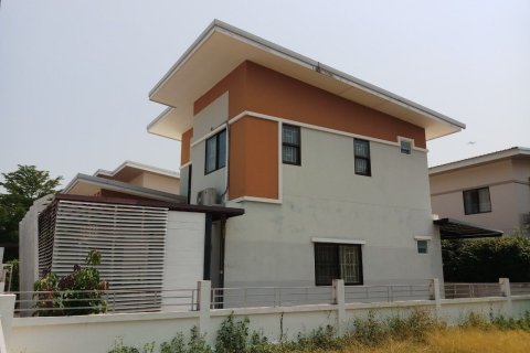 House in Hang Dong, Thailand 3 bedrooms № 154641 - photo 2