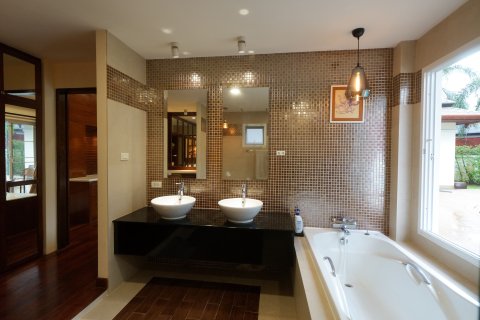 Villa in Phuket, Thailand 3 bedrooms № 154639 - photo 7