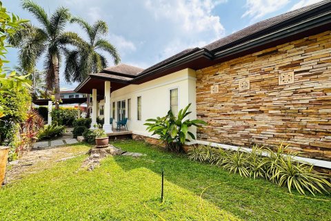Villa in Phuket, Thailand 3 bedrooms № 154639 - photo 1