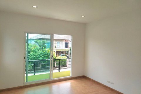 House in Pathum Thani, Thailand 3 bedrooms № 135649 - photo 8