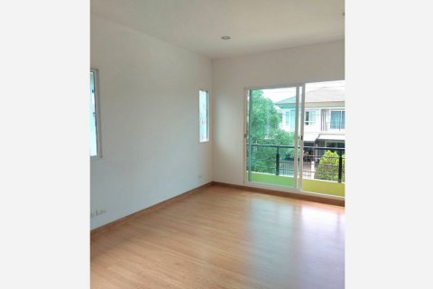 House in Pathum Thani, Thailand 3 bedrooms № 135649 - photo 10
