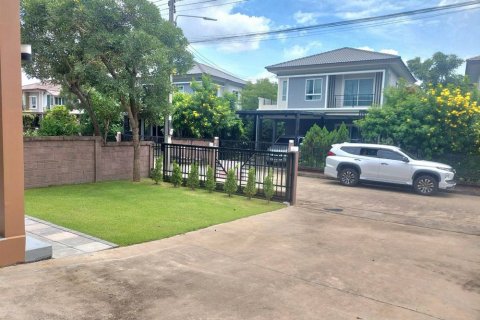 House in Pathum Thani, Thailand 3 bedrooms № 135649 - photo 3