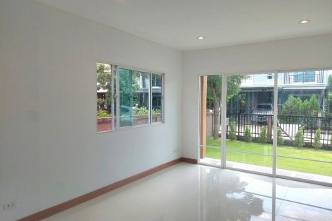House in Pathum Thani, Thailand 3 bedrooms № 135649 - photo 7