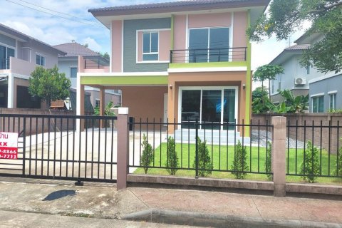 House in Pathum Thani, Thailand 3 bedrooms № 135649 - photo 2