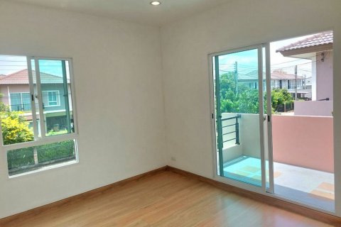 House in Pathum Thani, Thailand 3 bedrooms № 135649 - photo 9