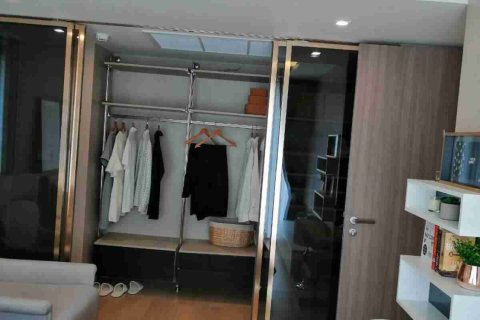 Condo in Bangkok, Thailand, 2 bedrooms № 183142 - photo 7