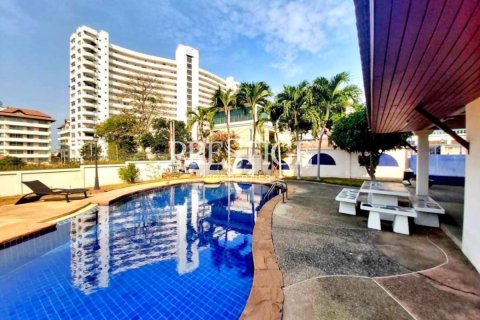 House in Pattaya, Thailand 4 bedrooms № 198531