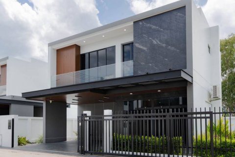 House in Hang Dong, Thailand 4 bedrooms № 134652 - photo 2