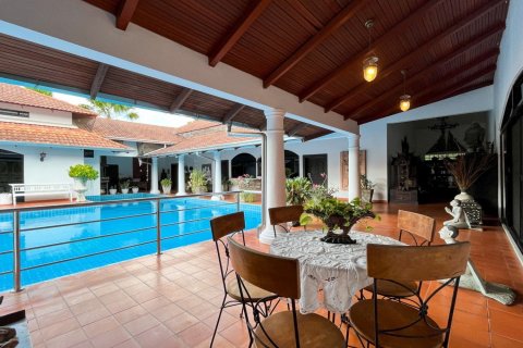 House in Pattaya, Thailand 6 bedrooms № 171752 - photo 22
