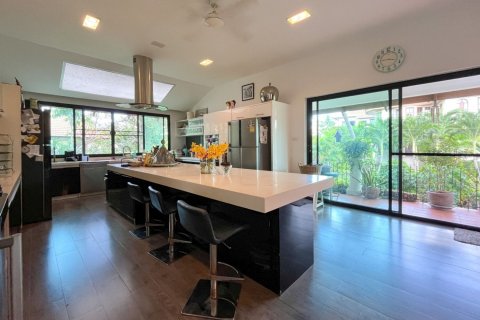 House in Pattaya, Thailand 6 bedrooms № 171752 - photo 5