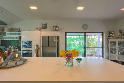 House in Pattaya, Thailand 6 bedrooms № 171752 - photo 2