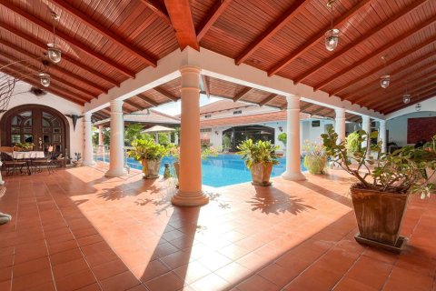 House in Pattaya, Thailand 6 bedrooms № 171752 - photo 15