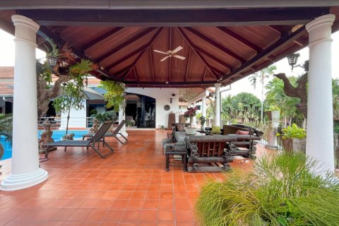 House in Pattaya, Thailand 6 bedrooms № 171752 - photo 28