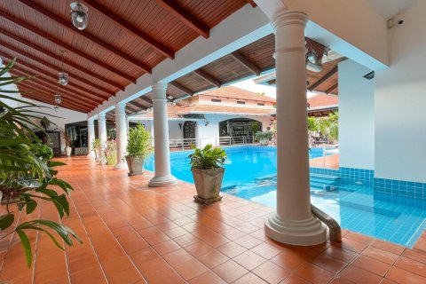 House in Pattaya, Thailand 6 bedrooms № 171752 - photo 19
