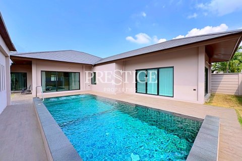 House in Pattaya, Thailand 3 bedrooms № 197756