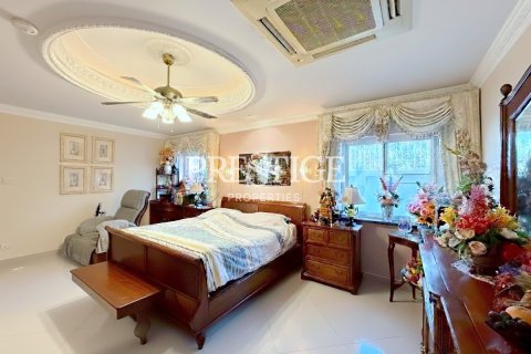 House in Pattaya, Thailand 2 bedrooms № 197754 - photo 12