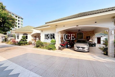 House in Pattaya, Thailand 2 bedrooms № 197754 - photo 22