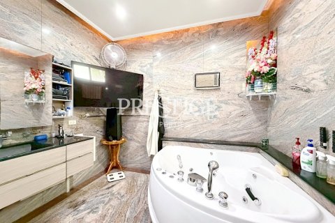 House in Pattaya, Thailand 2 bedrooms № 197754 - photo 14