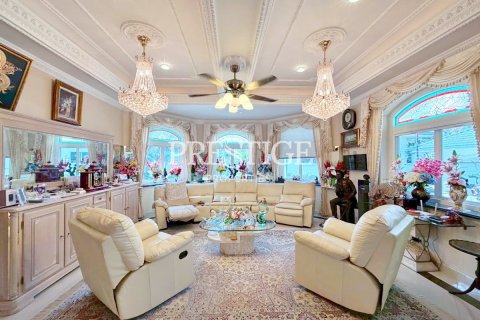 House in Pattaya, Thailand 2 bedrooms № 197754 - photo 2