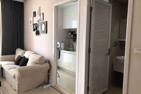 Condo in Bangkok, Thailand, 2 bedrooms № 183555 - photo 10