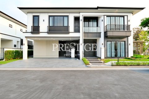 House in Pattaya, Thailand 4 bedrooms № 198497
