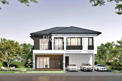 House in Pattaya, Thailand 4 bedrooms № 198499