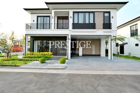 House in Pattaya, Thailand 4 bedrooms № 198498