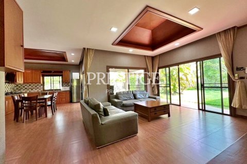 House in Pattaya, Thailand 3 bedrooms № 198495 - photo 4