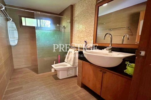 House in Pattaya, Thailand 3 bedrooms № 198495 - photo 10