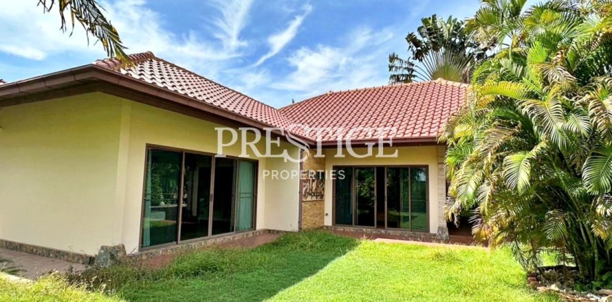 House in Pattaya, Thailand 3 bedrooms № 198495