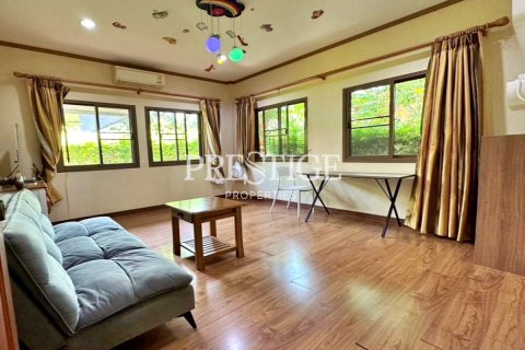 House in Pattaya, Thailand 3 bedrooms № 198495 - photo 11