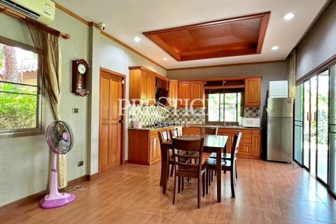 House in Pattaya, Thailand 3 bedrooms № 198495 - photo 5
