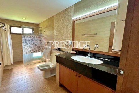 House in Pattaya, Thailand 3 bedrooms № 198495 - photo 8