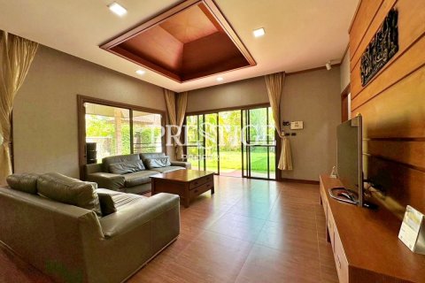 House in Pattaya, Thailand 3 bedrooms № 198495 - photo 2