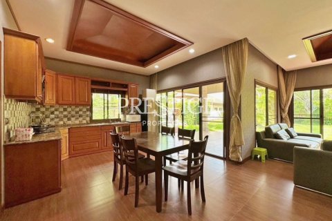House in Pattaya, Thailand 3 bedrooms № 198495 - photo 6