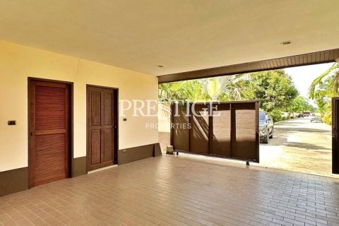 House in Pattaya, Thailand 3 bedrooms № 198495 - photo 14