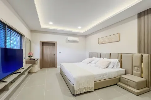 Villa in Pattaya, Thailand 7 bedrooms № 155712 - photo 19