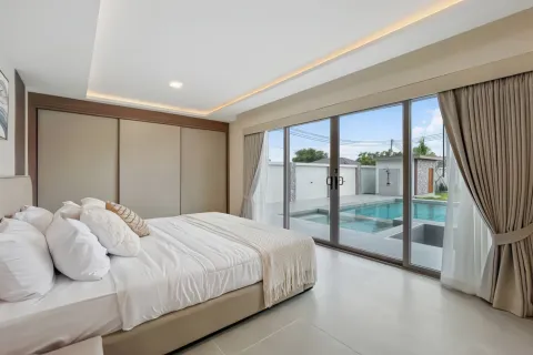 Villa in Pattaya, Thailand 7 bedrooms № 155712 - photo 16