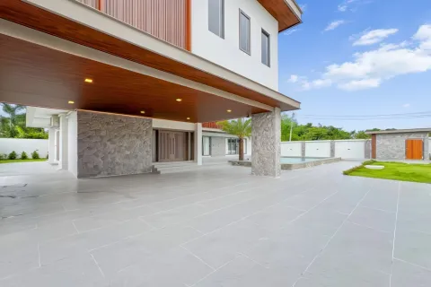 Villa in Pattaya, Thailand 7 bedrooms № 155712 - photo 7