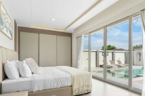 Villa in Pattaya, Thailand 7 bedrooms № 155712 - photo 13