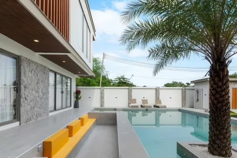 Villa in Pattaya, Thailand 7 bedrooms № 155712 - photo 3