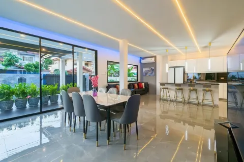 House in Pattaya, Thailand 7 bedrooms № 155708 - photo 24