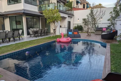 House in Pattaya, Thailand 7 bedrooms № 155708 - photo 20