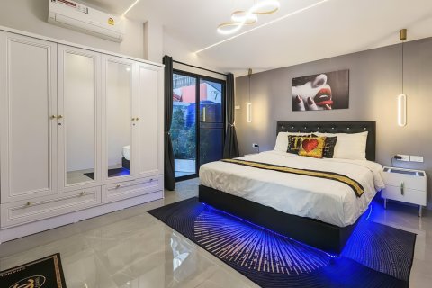 House in Pattaya, Thailand 7 bedrooms № 155708 - photo 16