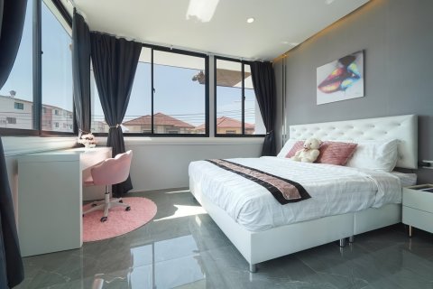 House in Pattaya, Thailand 7 bedrooms № 155708 - photo 14