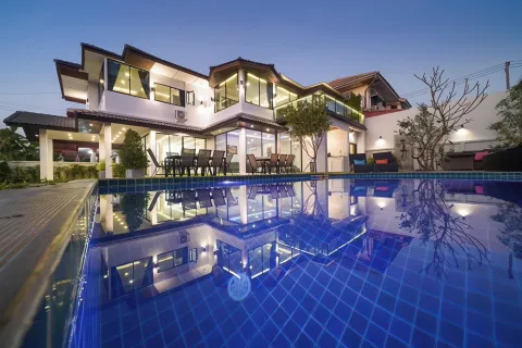 House in Pattaya, Thailand 7 bedrooms № 155708 - photo 19